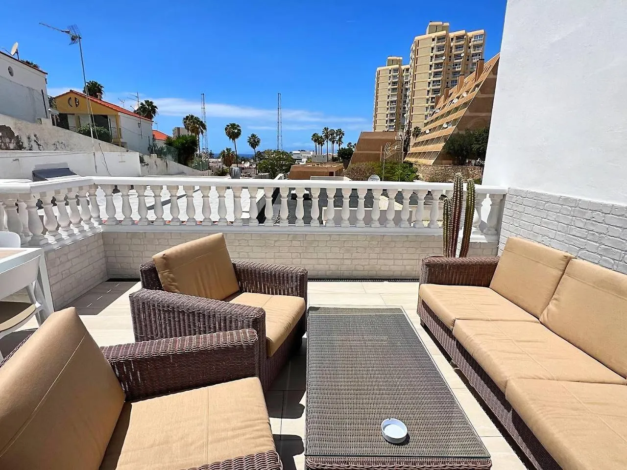 Apartment Sunny Apt On The Paradise Coast. Arona